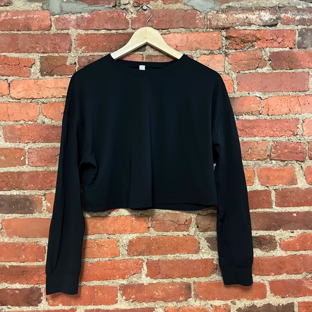 Lululemon long sleeve crop top in black (size 8)